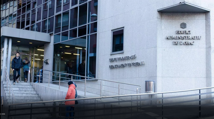 L'edifici on es troben les instal·lacions del servei d'Immigració.